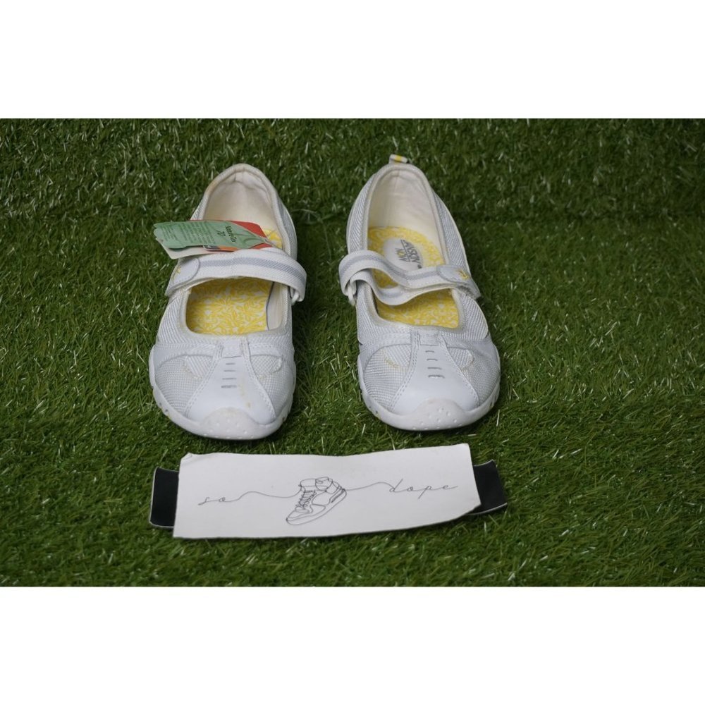 Danskin Now Leather White Flats - Women's 7 - Picture 2 of 8